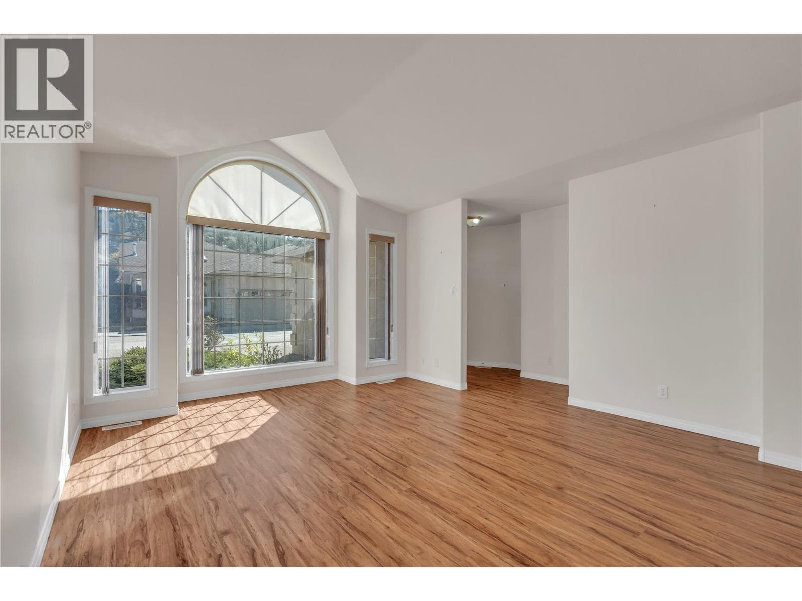 1634 Carmi Avenue Unit# 139 photo 2