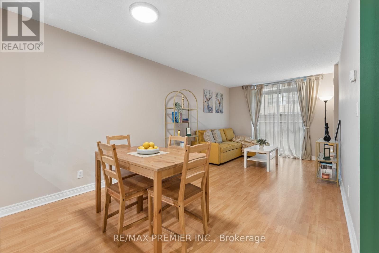 307 - 212 EGLINTON AVENUE E photo 4