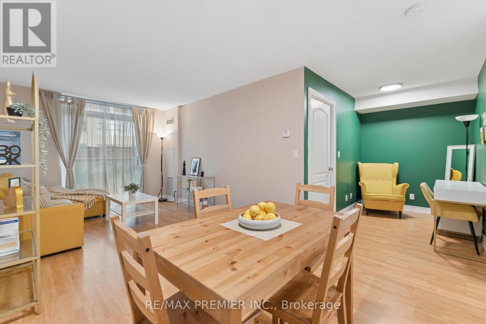 307 - 212 EGLINTON AVENUE E photo 5