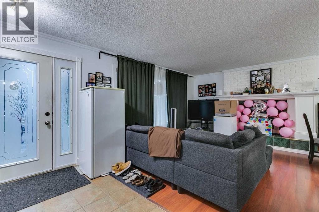 100 Allandale Close SE photo 2