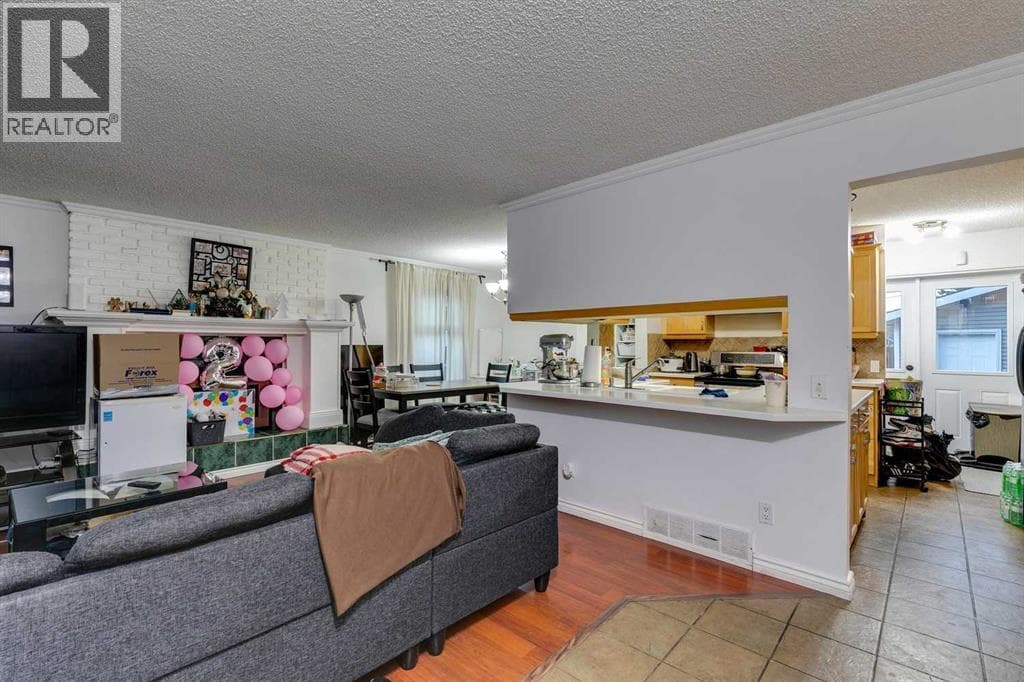 100 Allandale Close SE photo 3