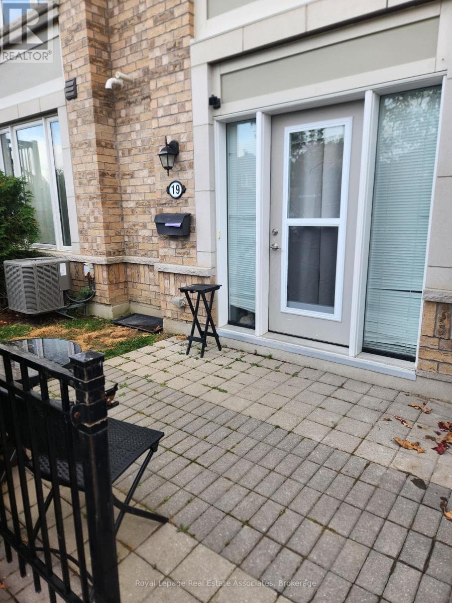 19 - 250 SUNNY MEADOW BOULEVARD photo 3