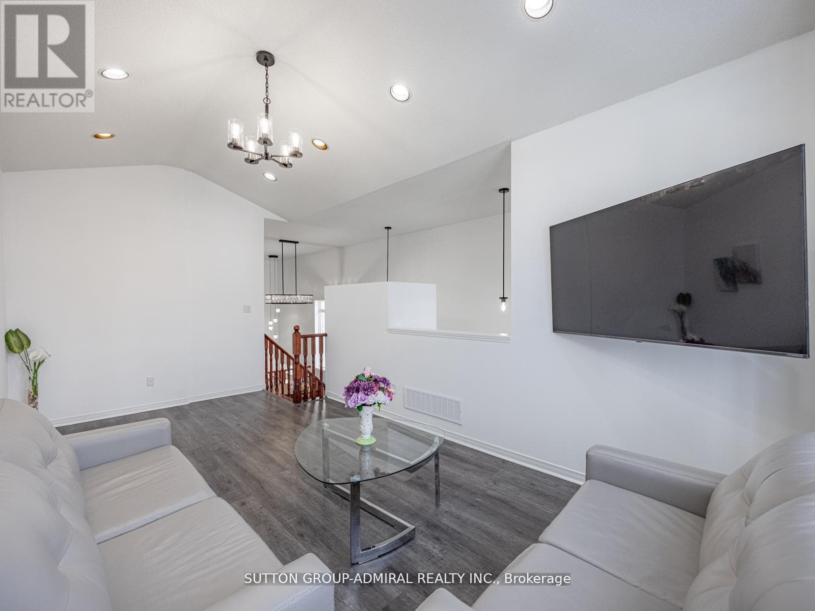 101 RIVER ROCK CRESCENT photo 4