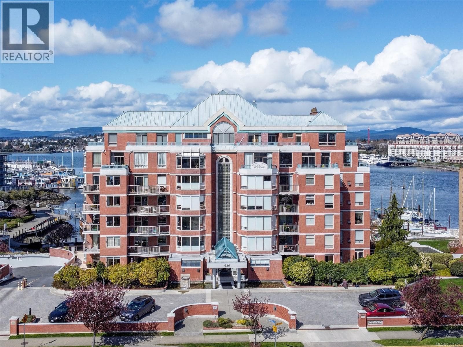 2 bed 2 bath single family at 502 636 Montreal St — $1,150,000