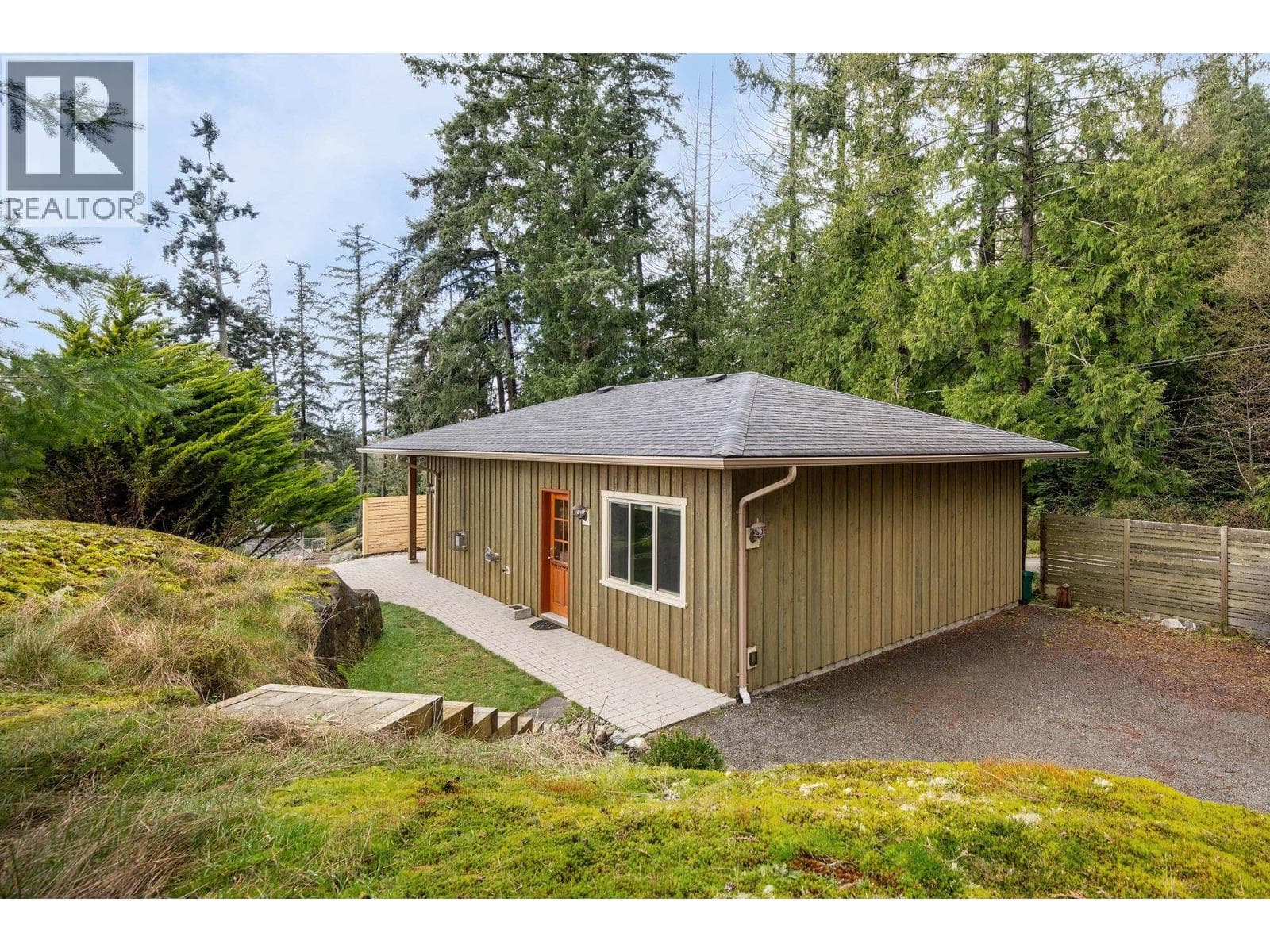 879 SEYMOUR BAY DRIVE photo 2
