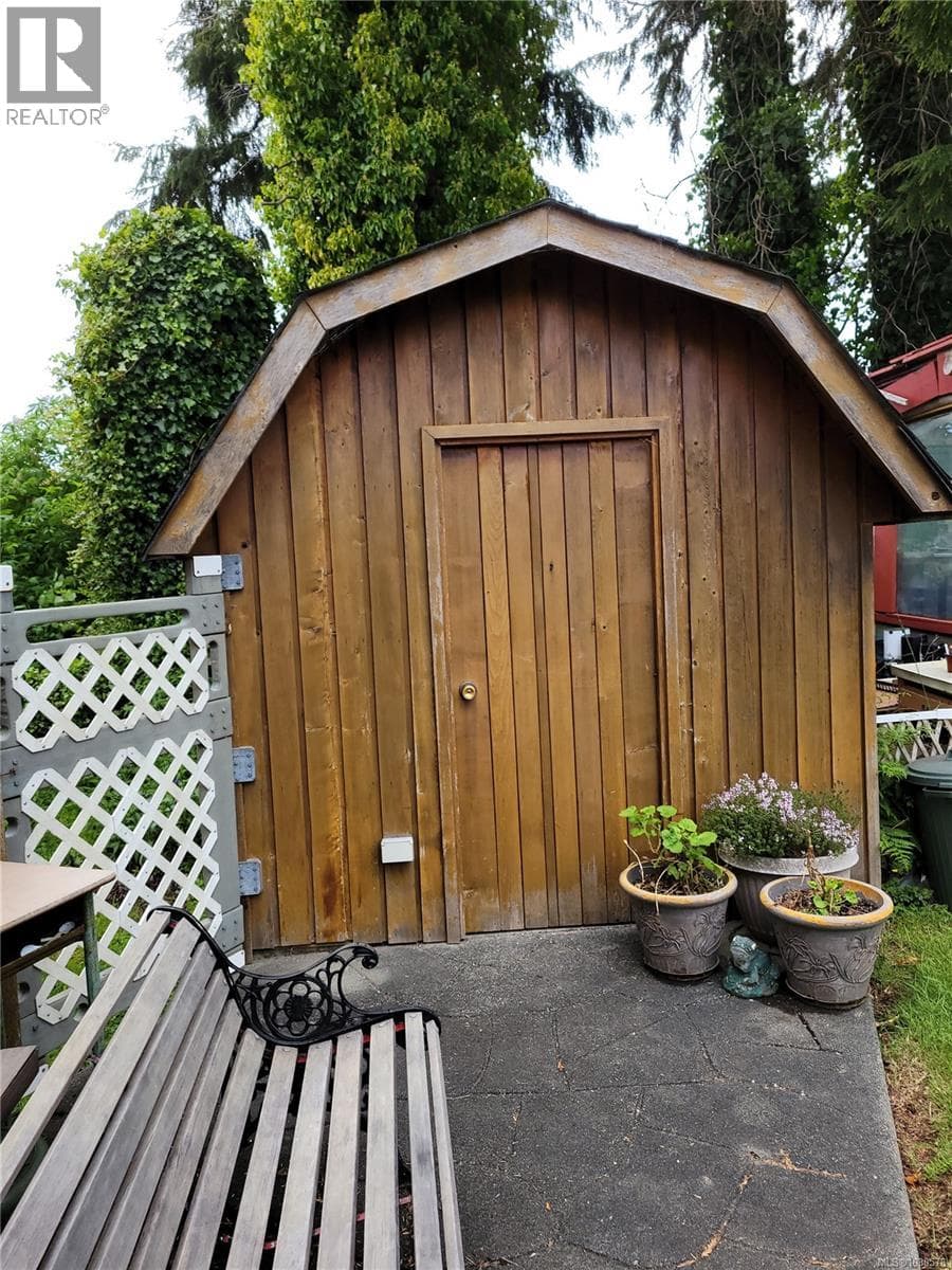 179 2nd St photo 3