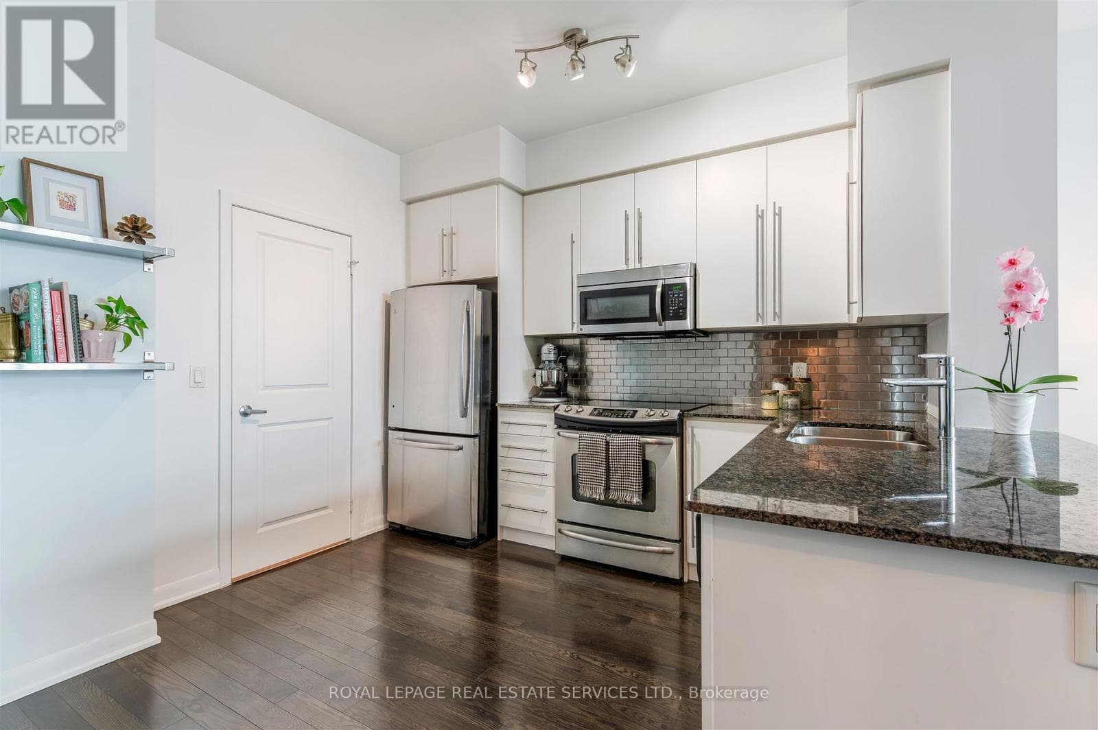 PH101 - 215 SHERWAY GARDENS ROAD photo 4