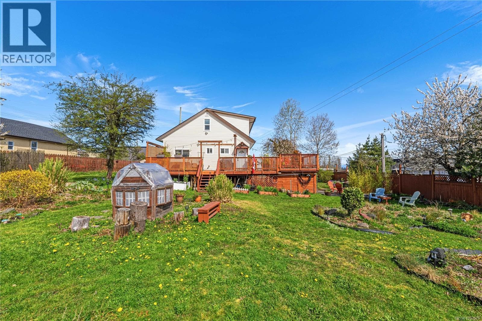 245 Sabiston St photo 2