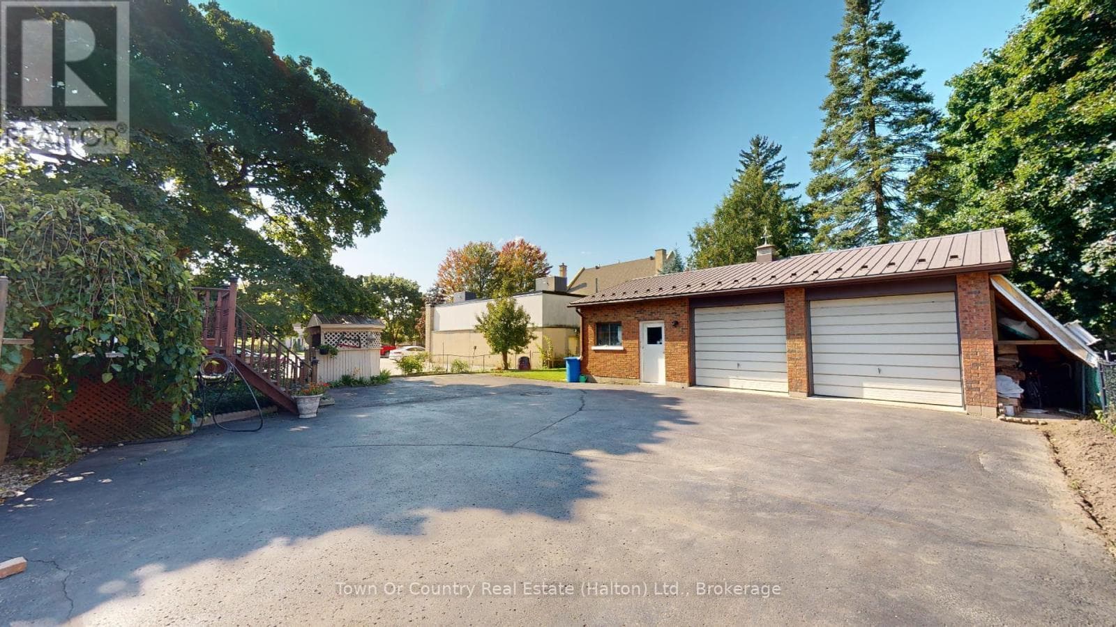 540 10TH AVENUE photo 4