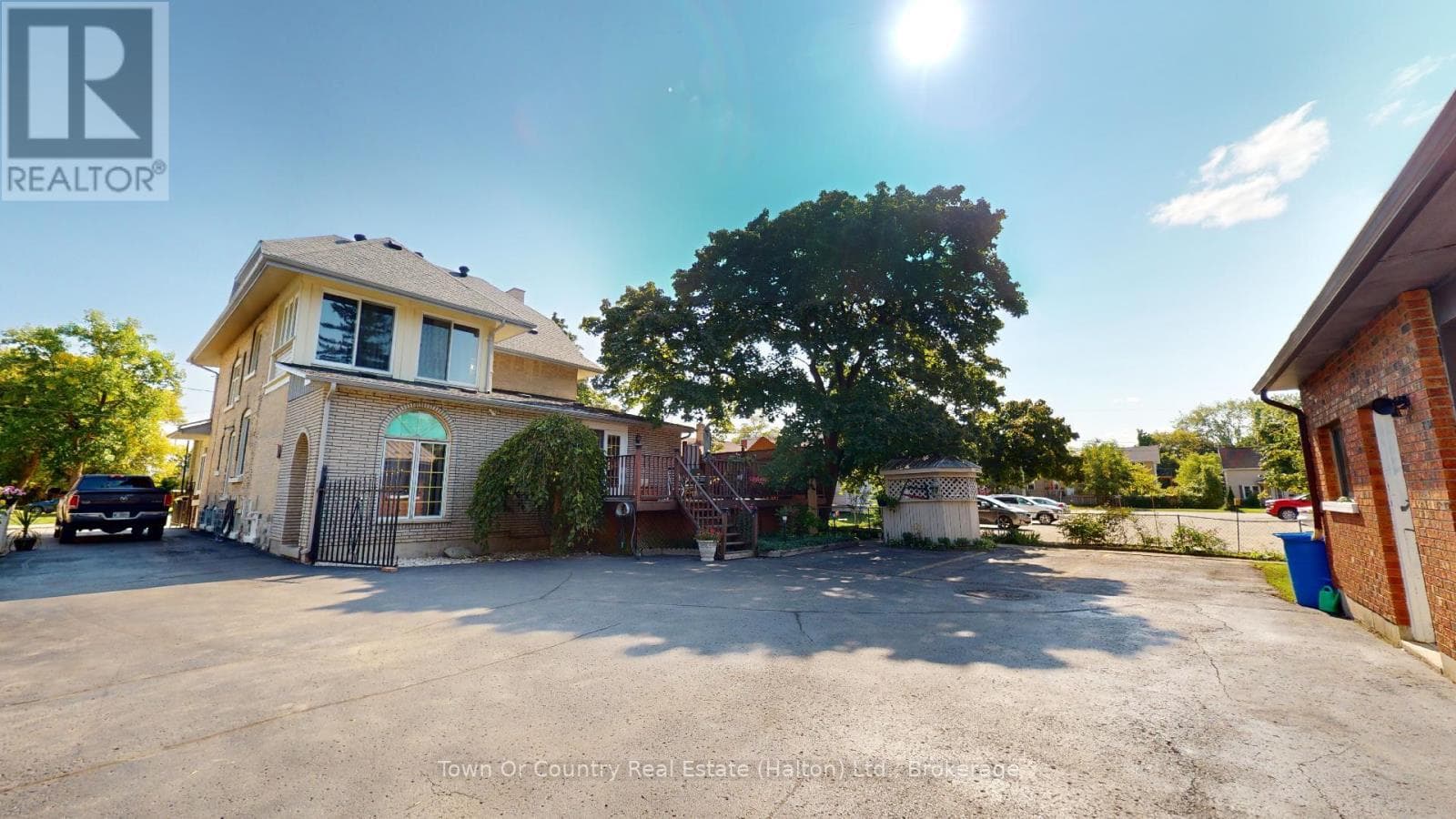 540 10TH AVENUE photo 5