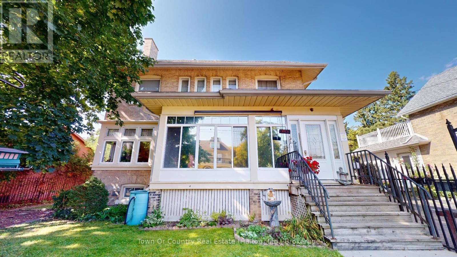 540 10TH AVENUE photo 2