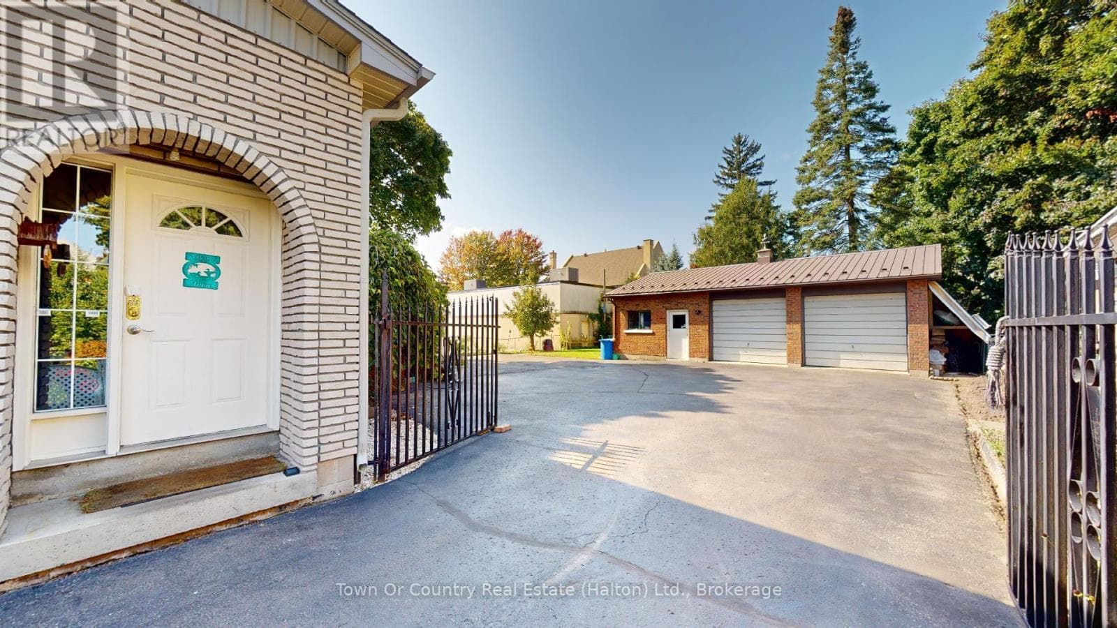 540 10TH AVENUE photo 3