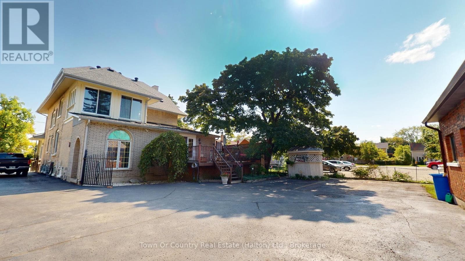 540 10TH AVENUE photo 5
