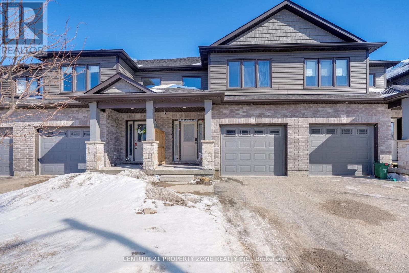34 - 7 TAYLOR DRIVE photo 2