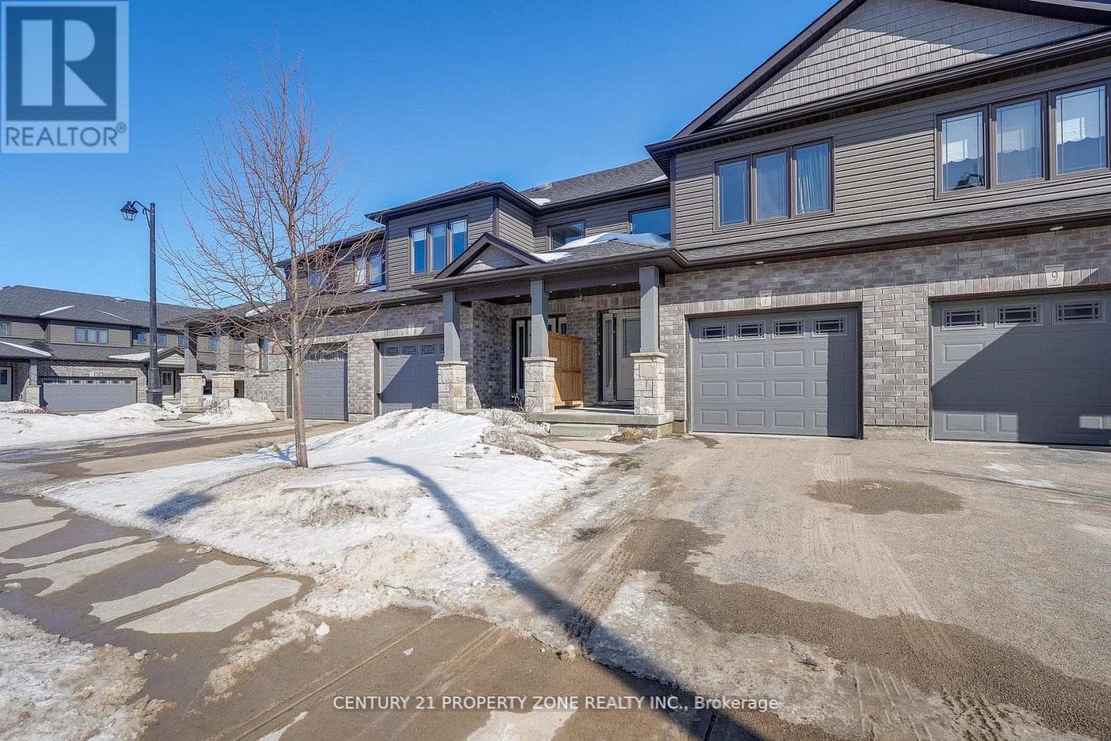 34 - 7 TAYLOR DRIVE photo 3