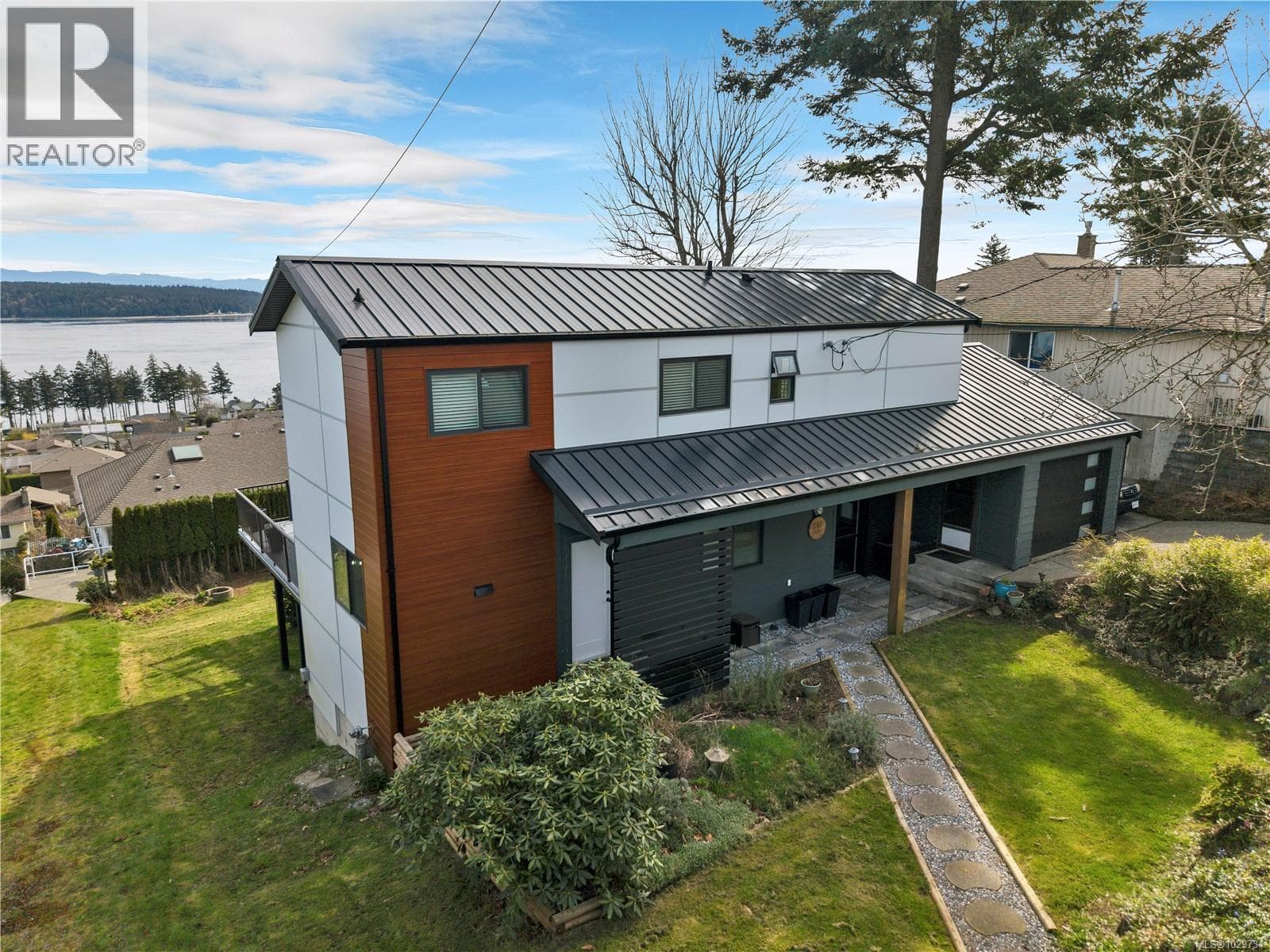 4 bed 3 bath single family at 241 Alder St S — $848,000