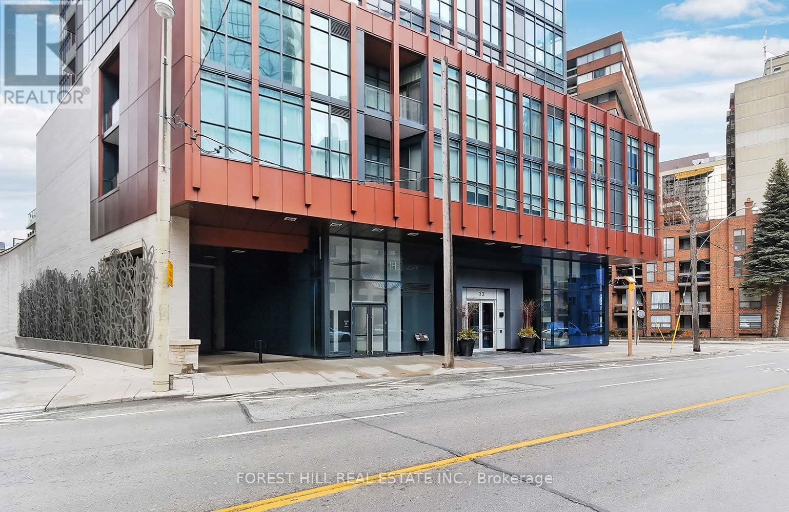 2407 - 32 DAVENPORT ROAD photo 2
