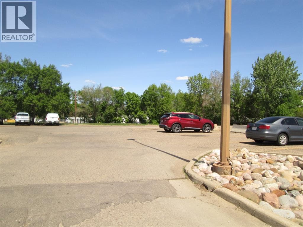 1280 Redcliff Drive SW photo 4