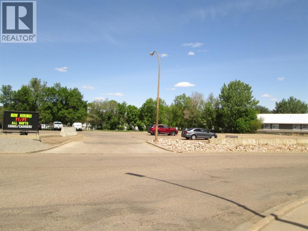 1280 Redcliff Drive SW photo 3