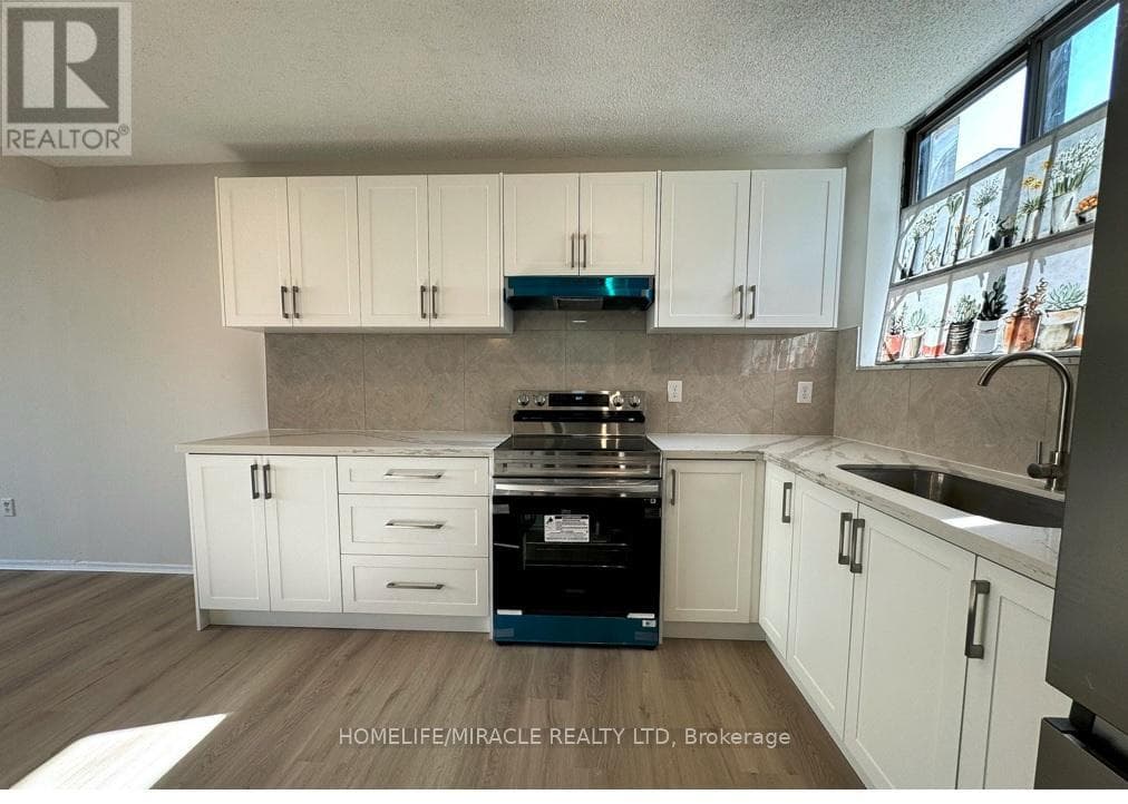303 - 665 KENNEDY ROAD photo 2