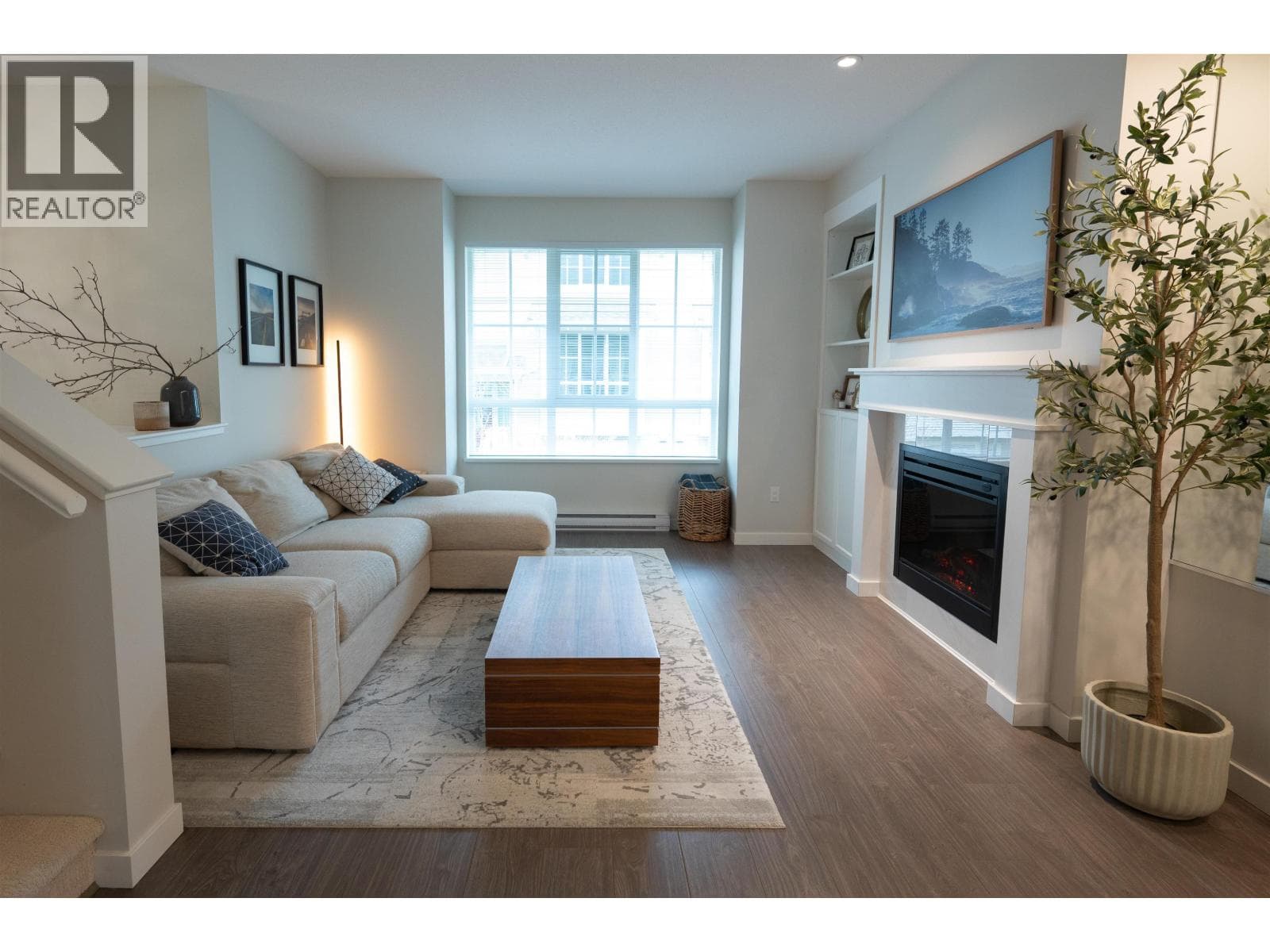 4 bed 4 bath single family at 45 5510 ADMIRAL WAY — $1,140,000