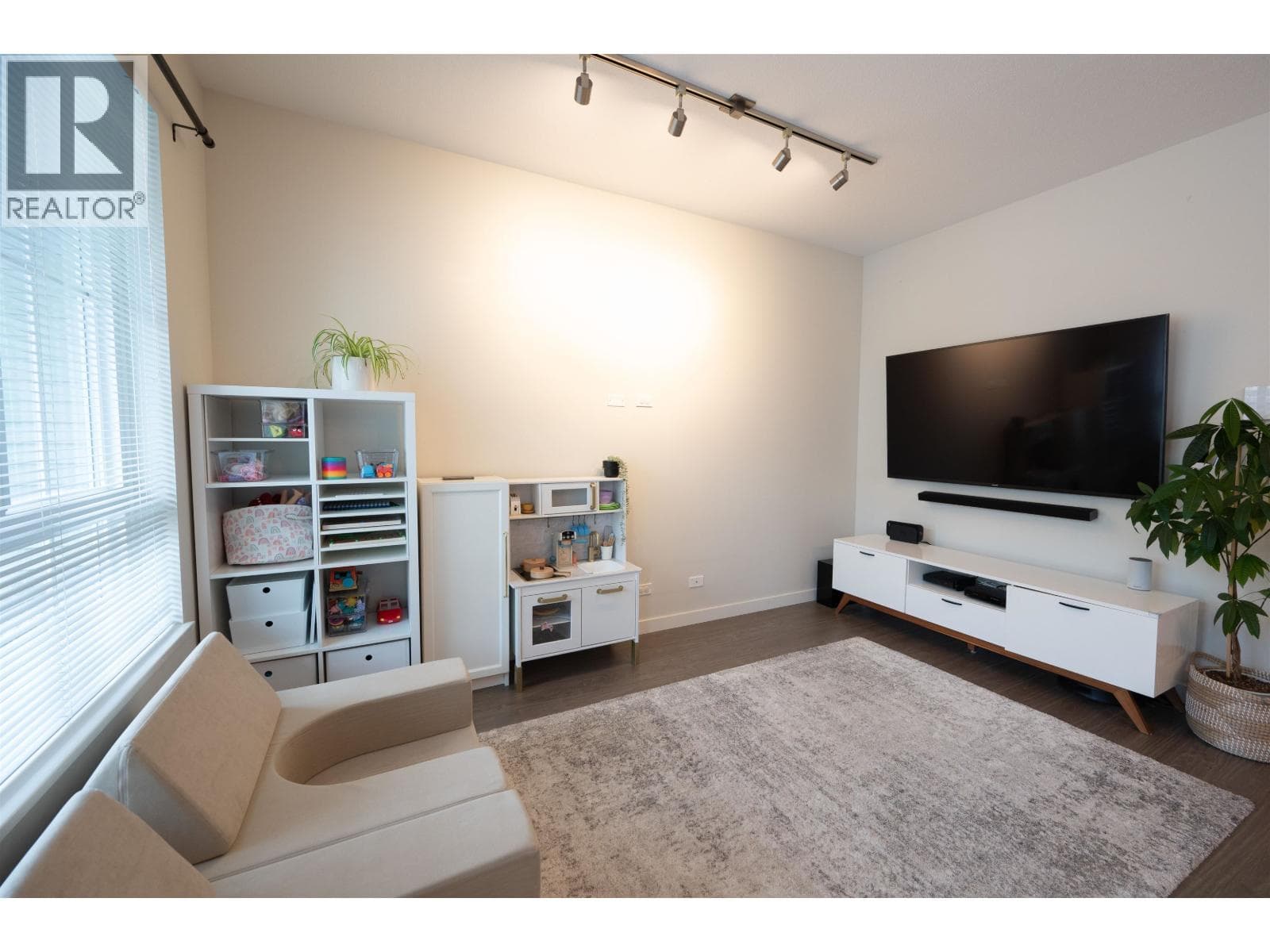 45 5510 ADMIRAL WAY photo 3