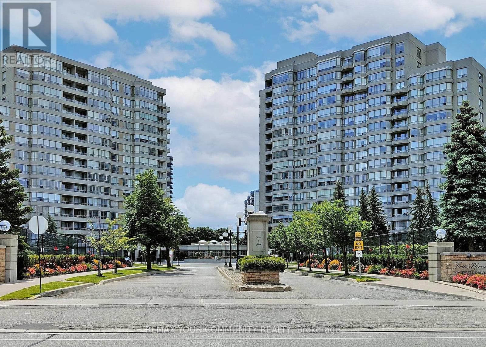 2 bed 2 bath single family at 514 - 7 TOWNSGATE DRIVE — $725,000
