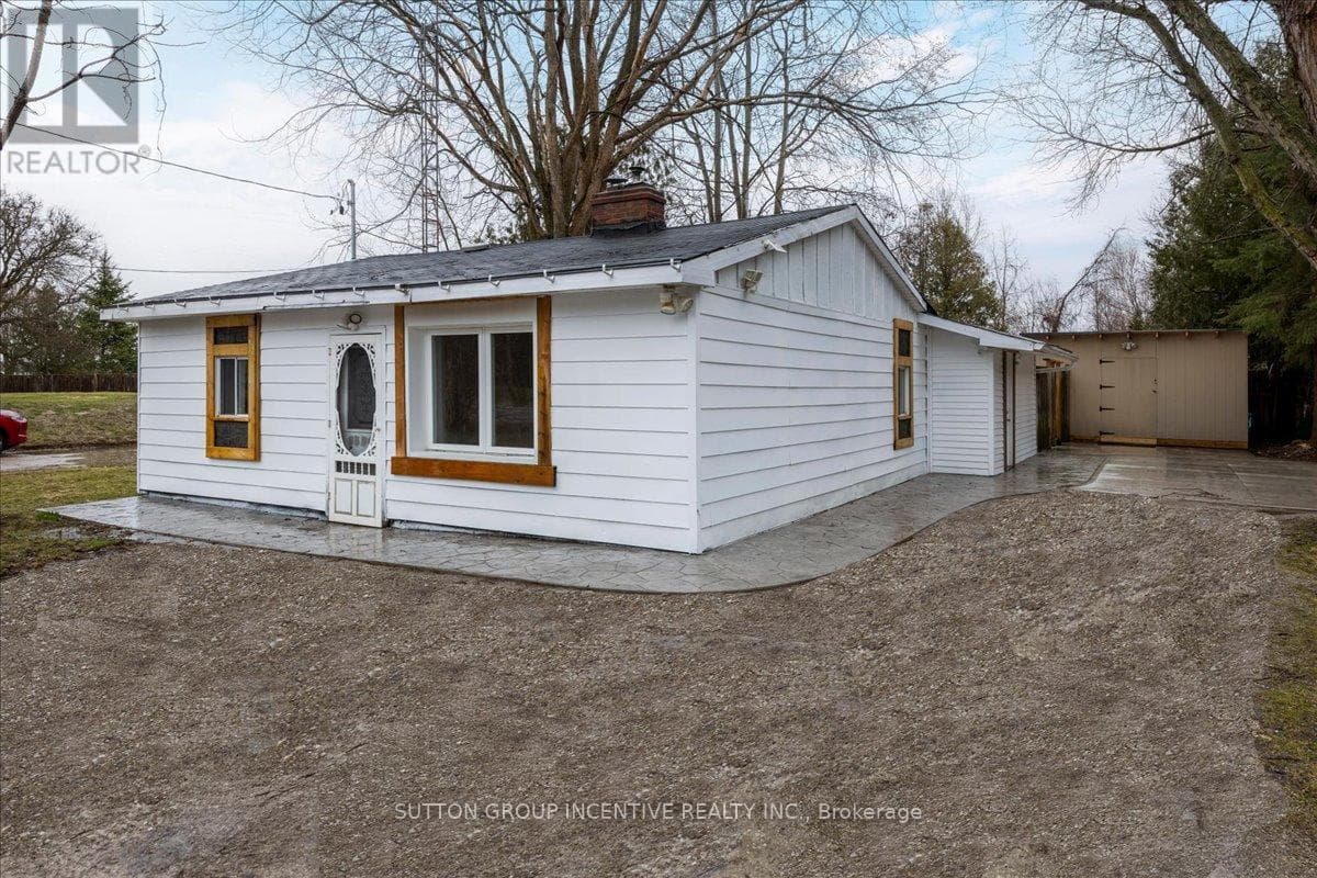 3 bed 1 bath single family at 8993 5TH LINE — $549,900