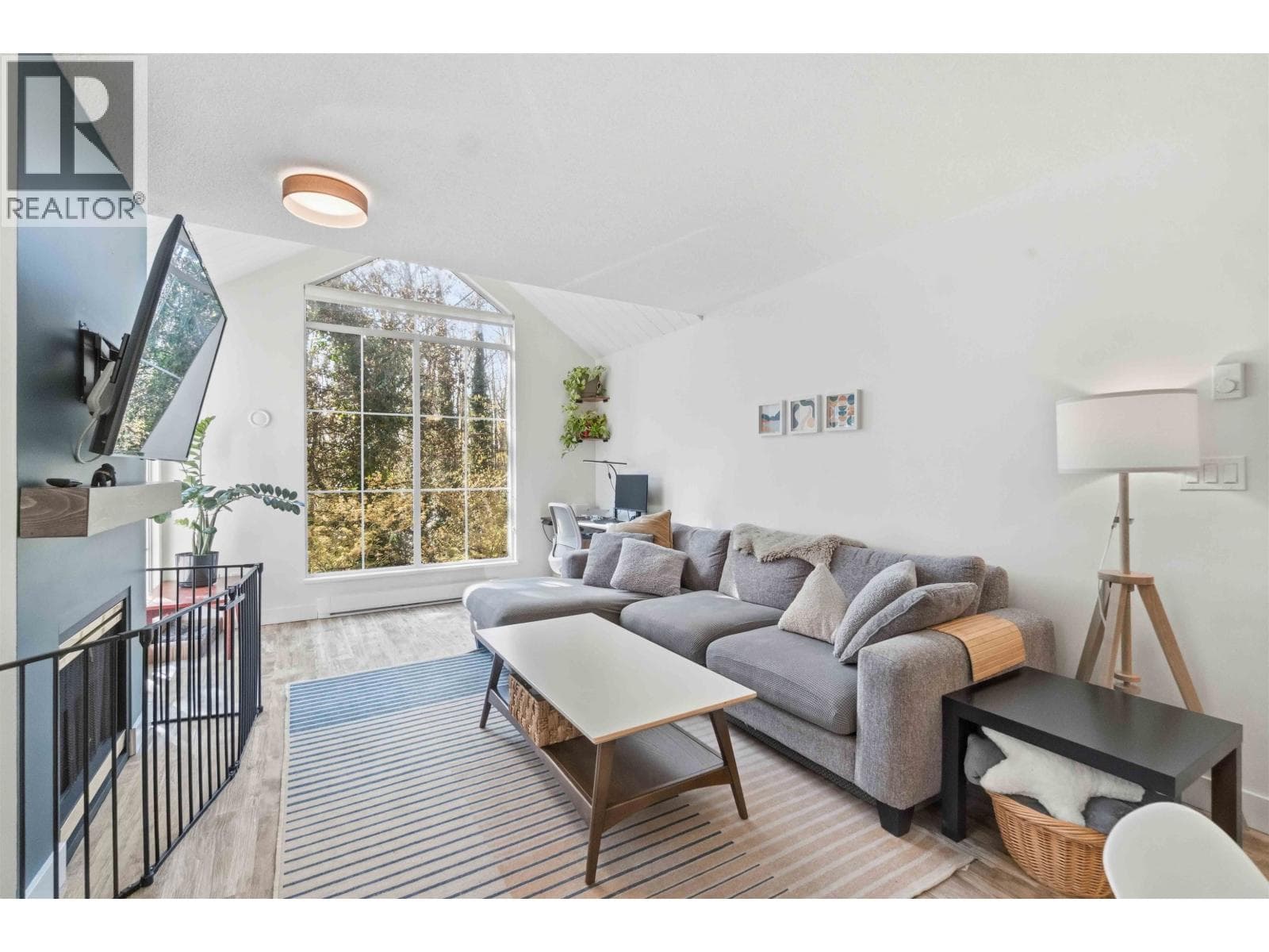 416 2678 DIXON STREET photo 2