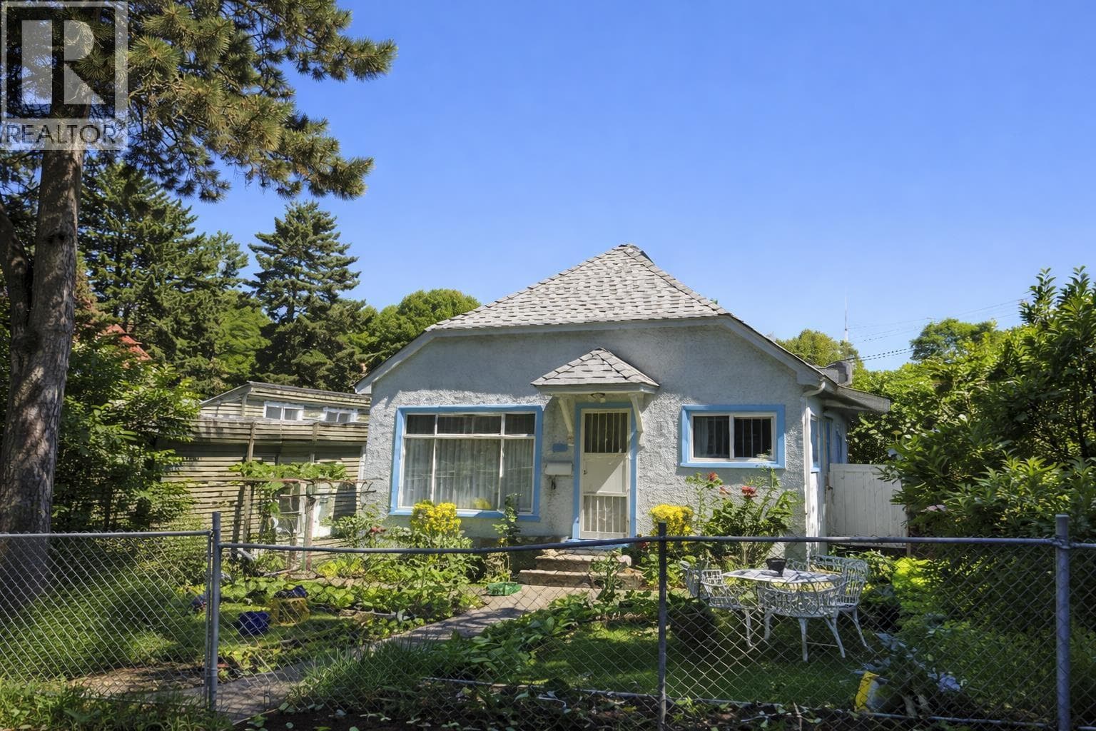 4 bed 1 bath single family at 2719 DUKE STREET — $1,338,300