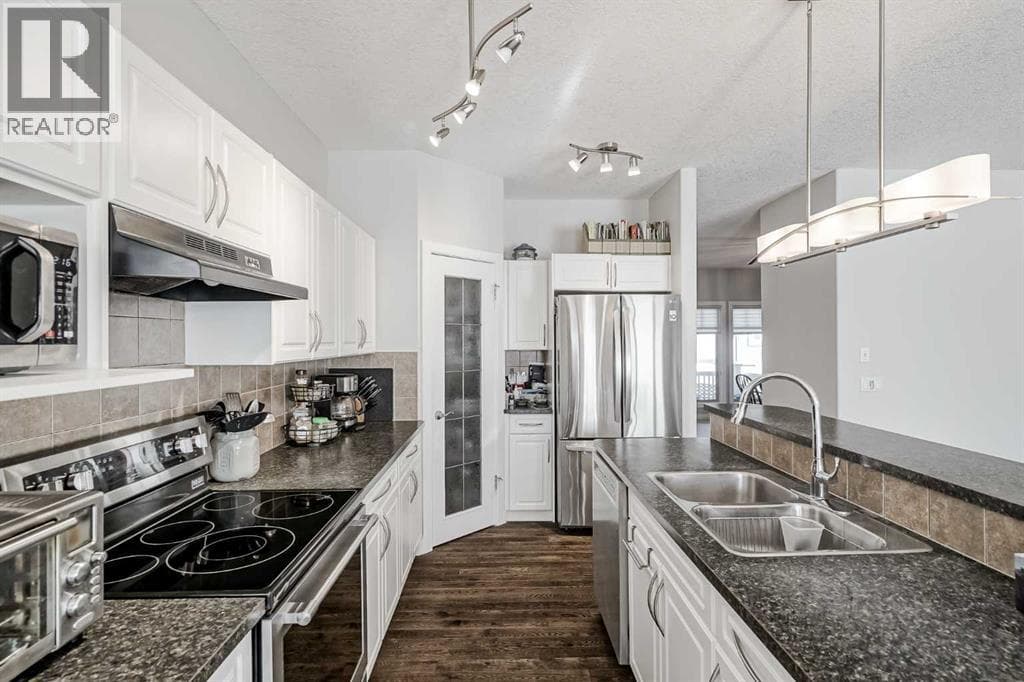 103 Bridle Estates Mews SW photo 5