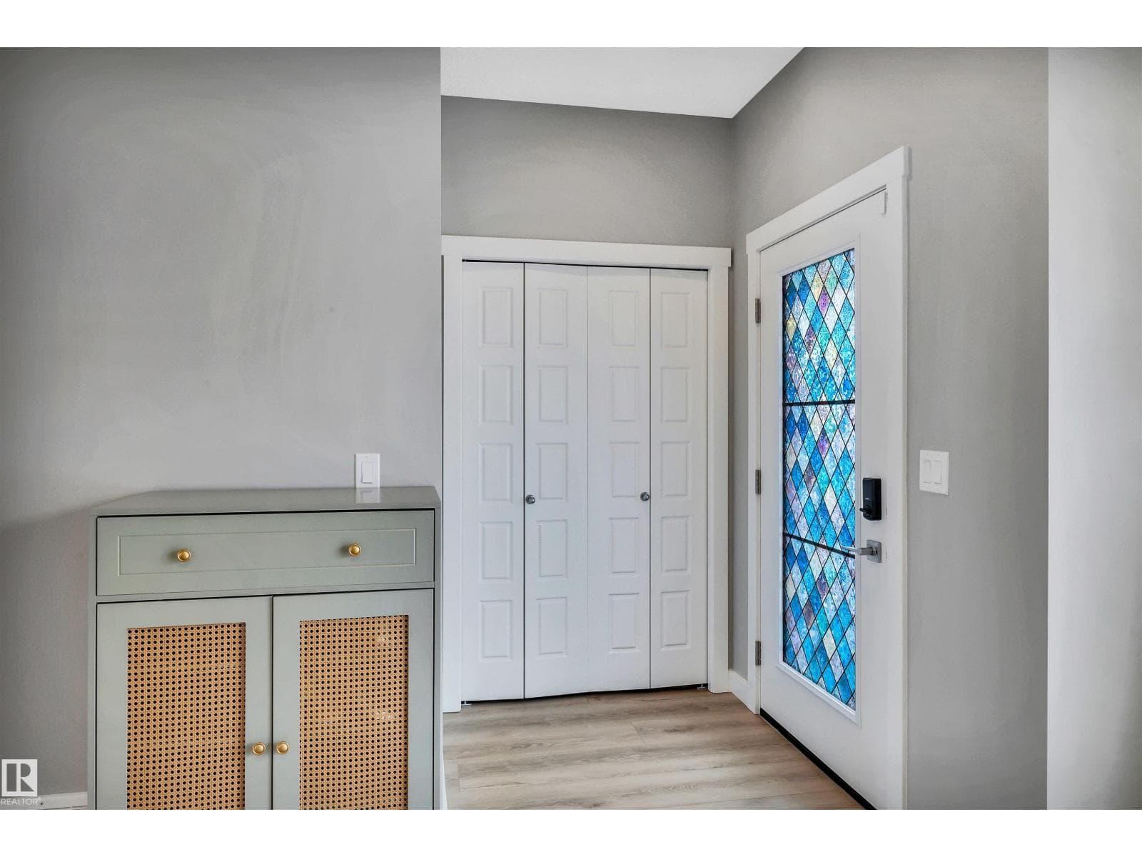 6256 175 AV NW photo 3