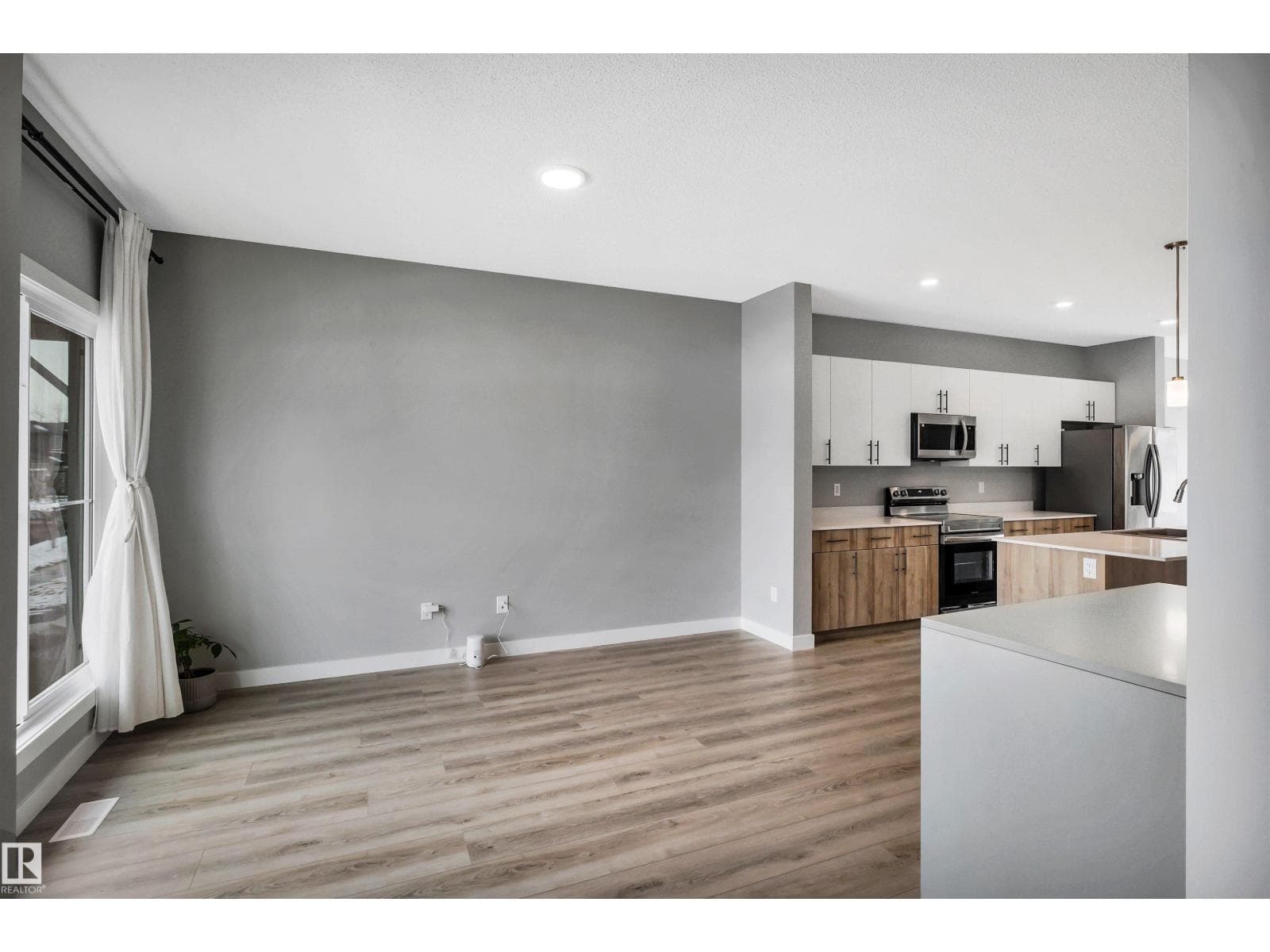 6256 175 AV NW photo 2