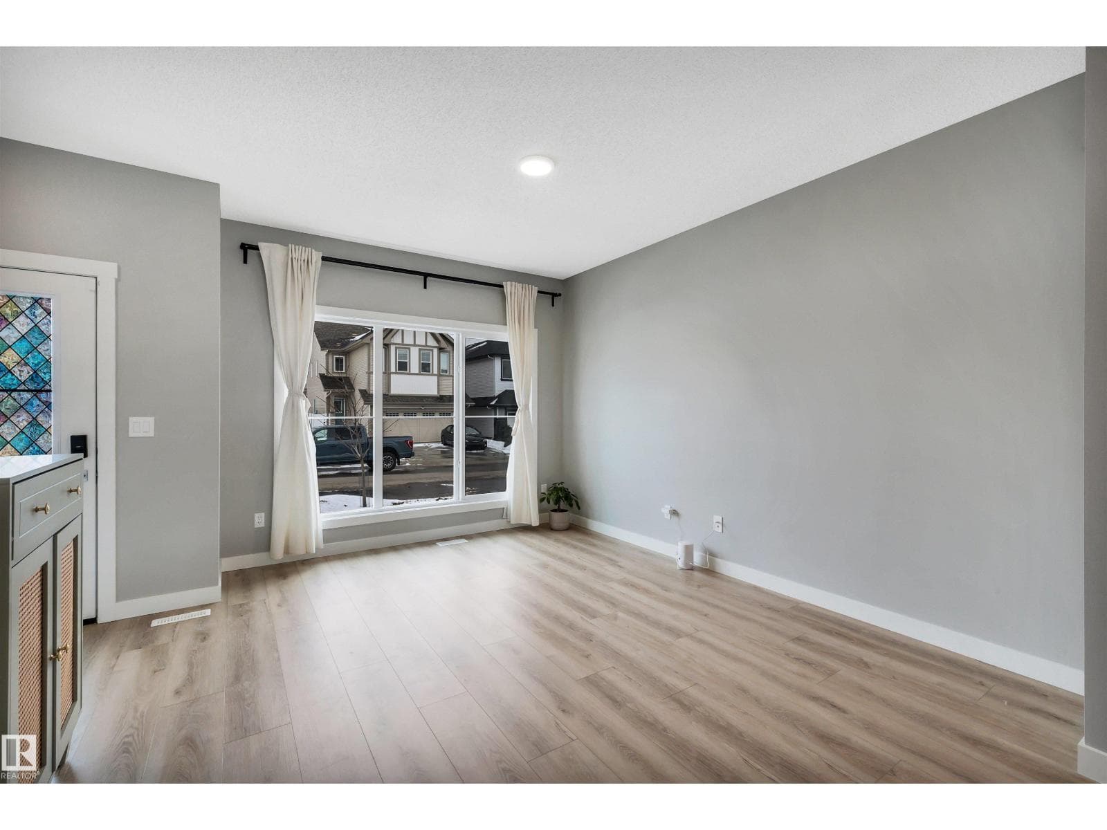 6256 175 AV NW photo 4