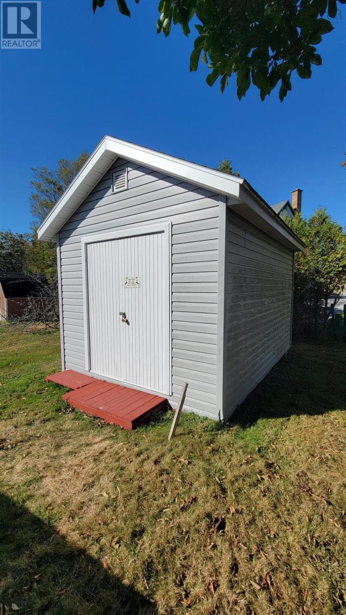 352 Pleasant Street photo 5