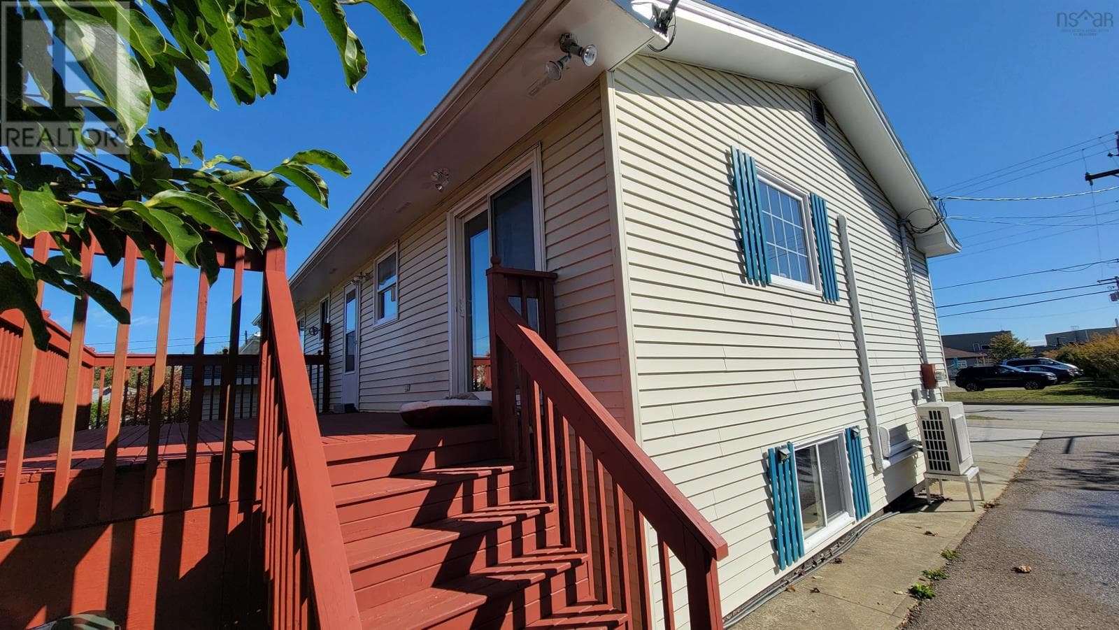 352 Pleasant Street photo 4