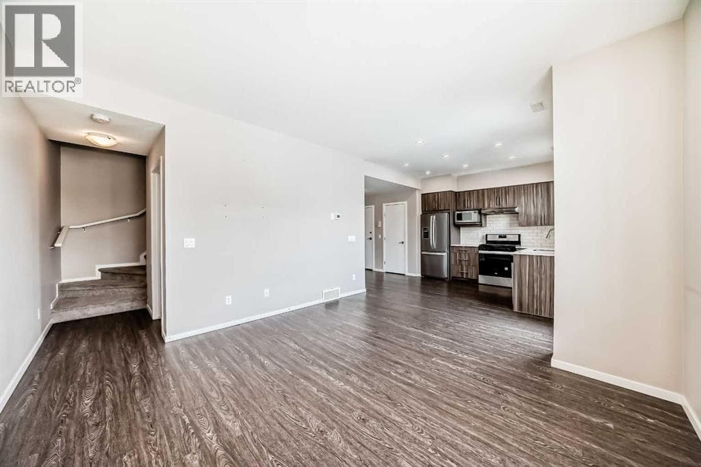 203, 225 Redstone Walk NE photo 4