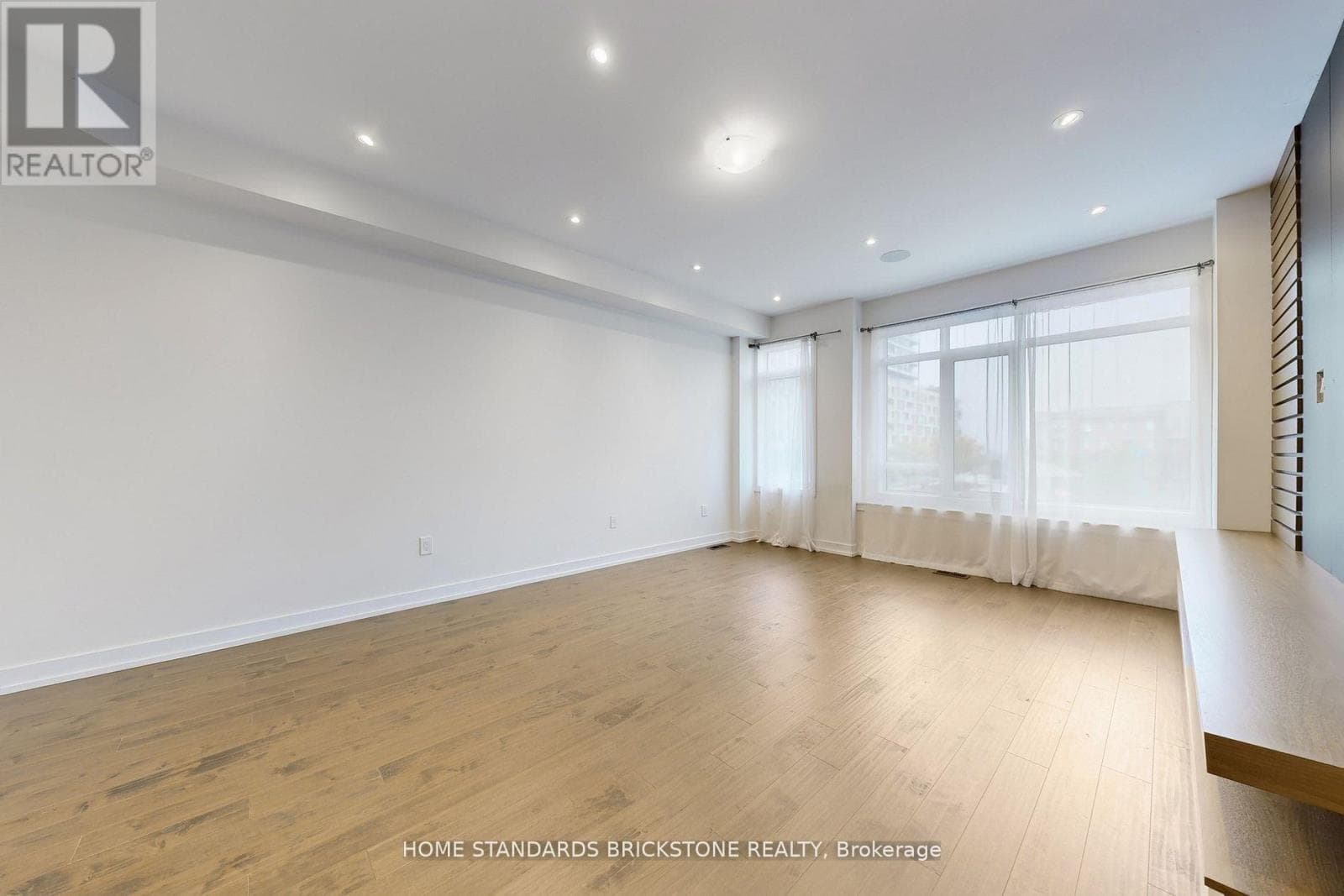 215 SALTERTON CIRCLE photo 3