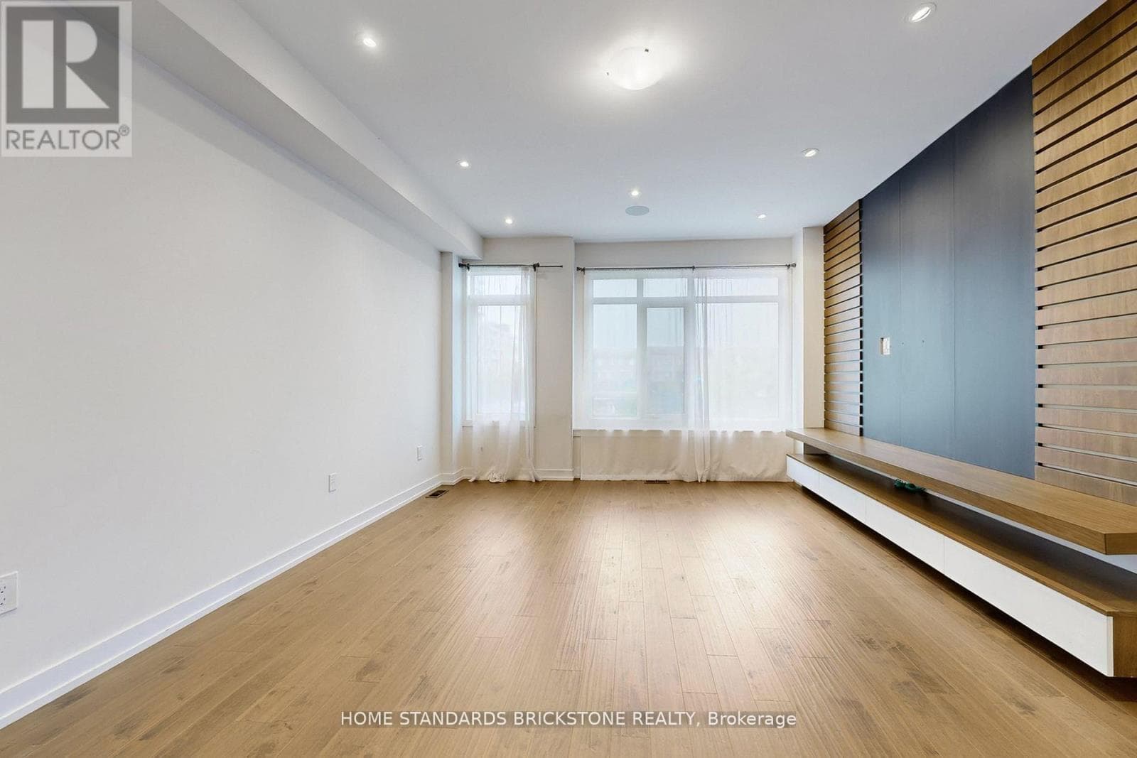 215 SALTERTON CIRCLE photo 4