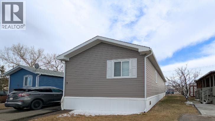 #3, 5853 4 Street W photo 2