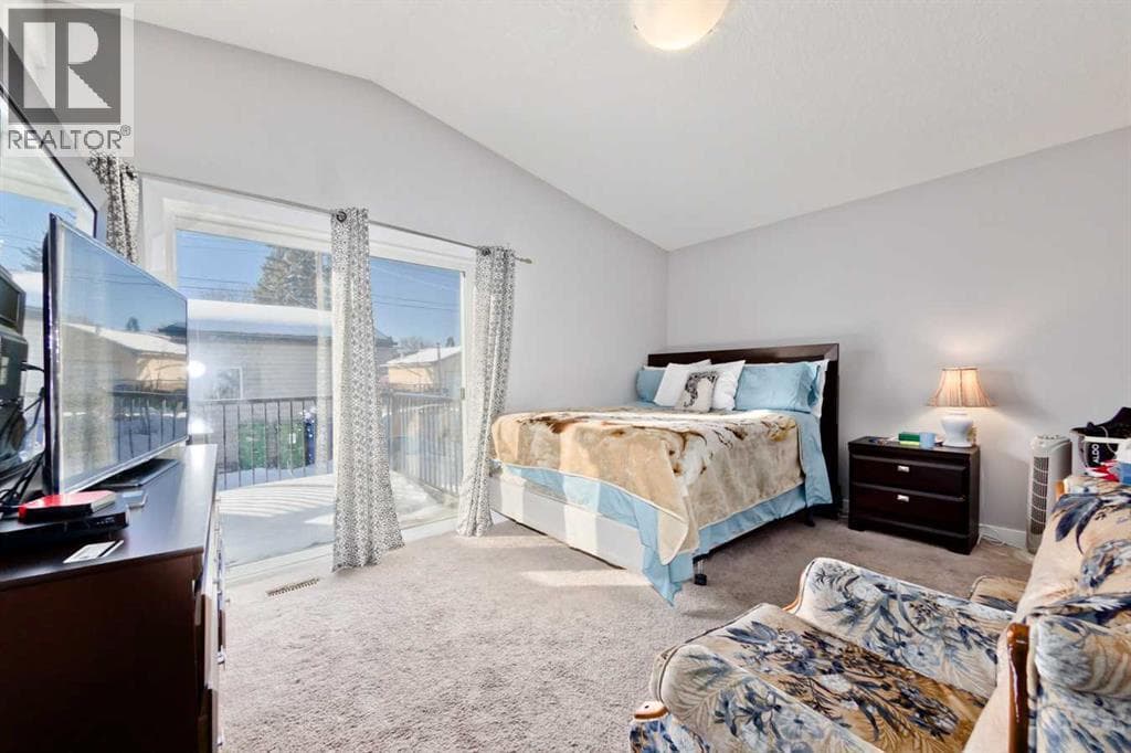 1141 35 Street SE photo 3