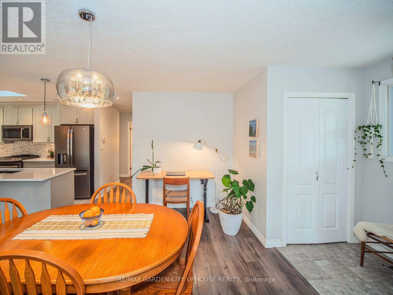 373 DARBY ROAD photo 4
