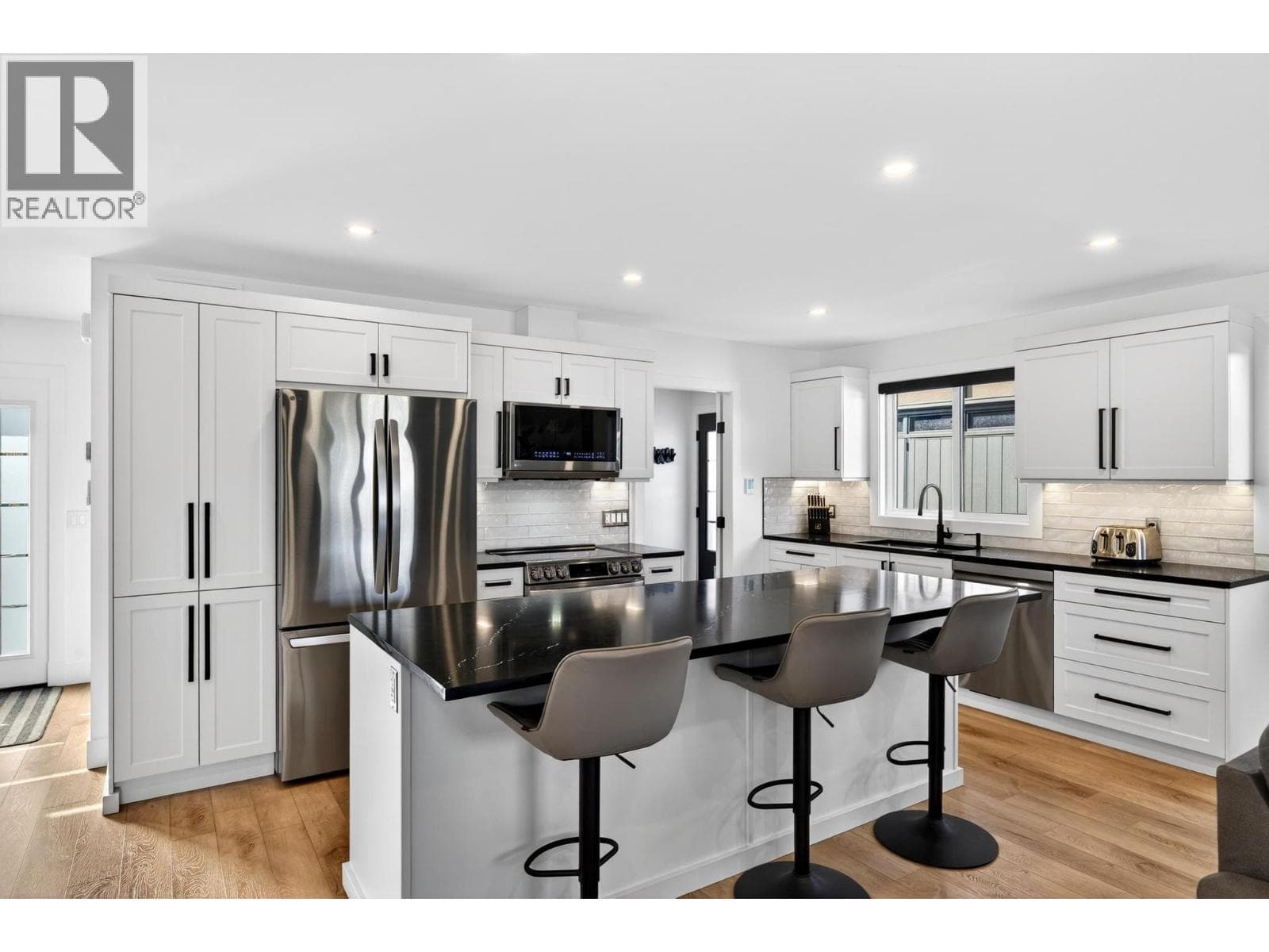 1674 Pritchard Drive photo 3