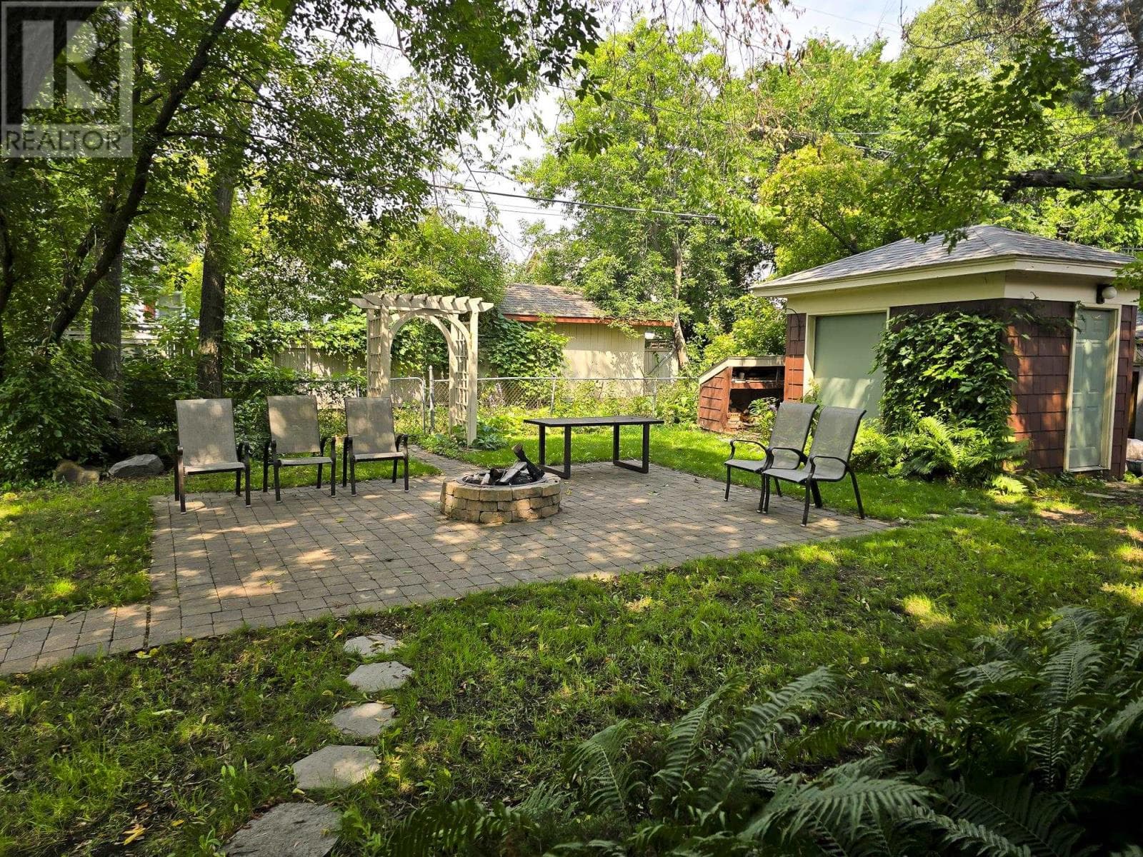 124 Summit AVE photo 4