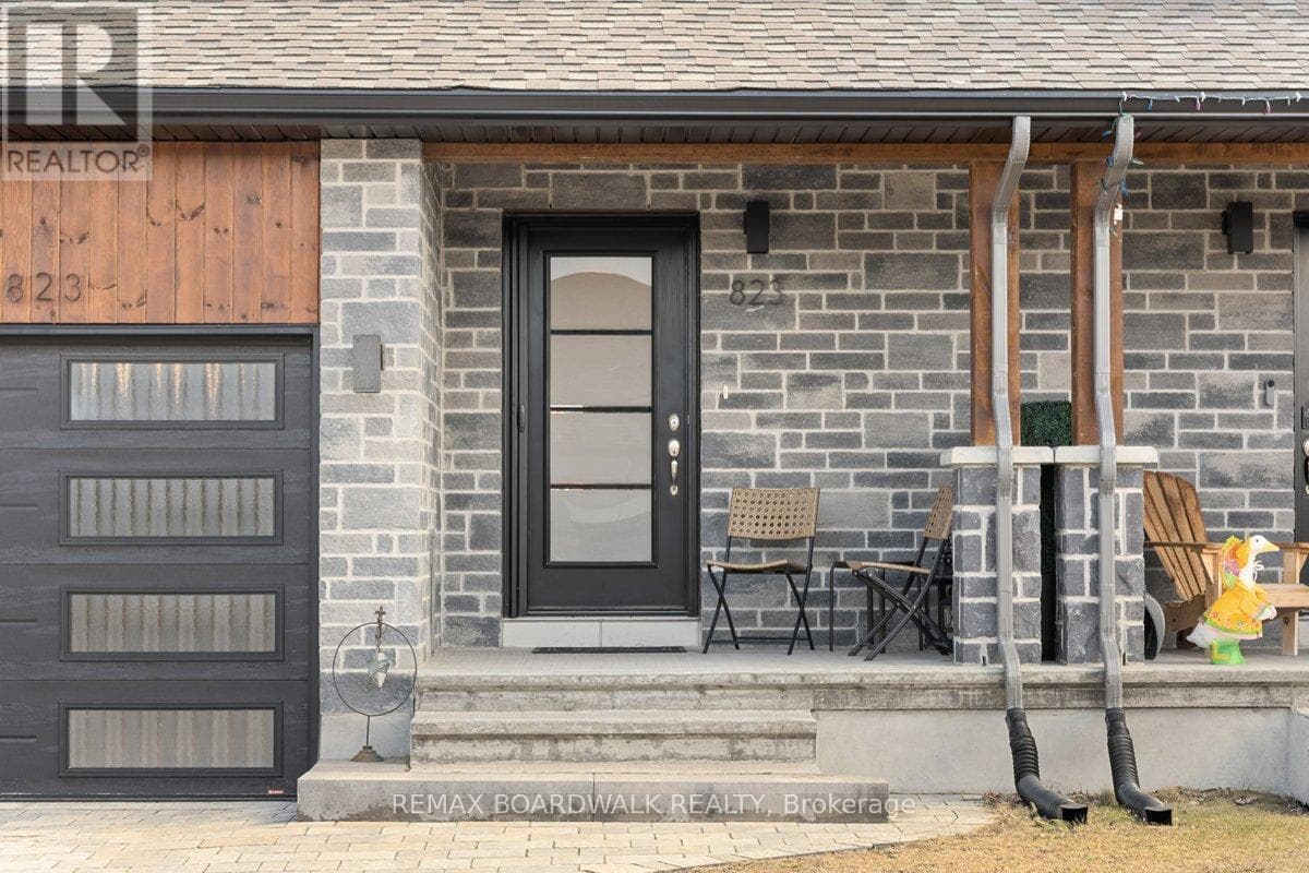 823 REAUME STREET photo 2