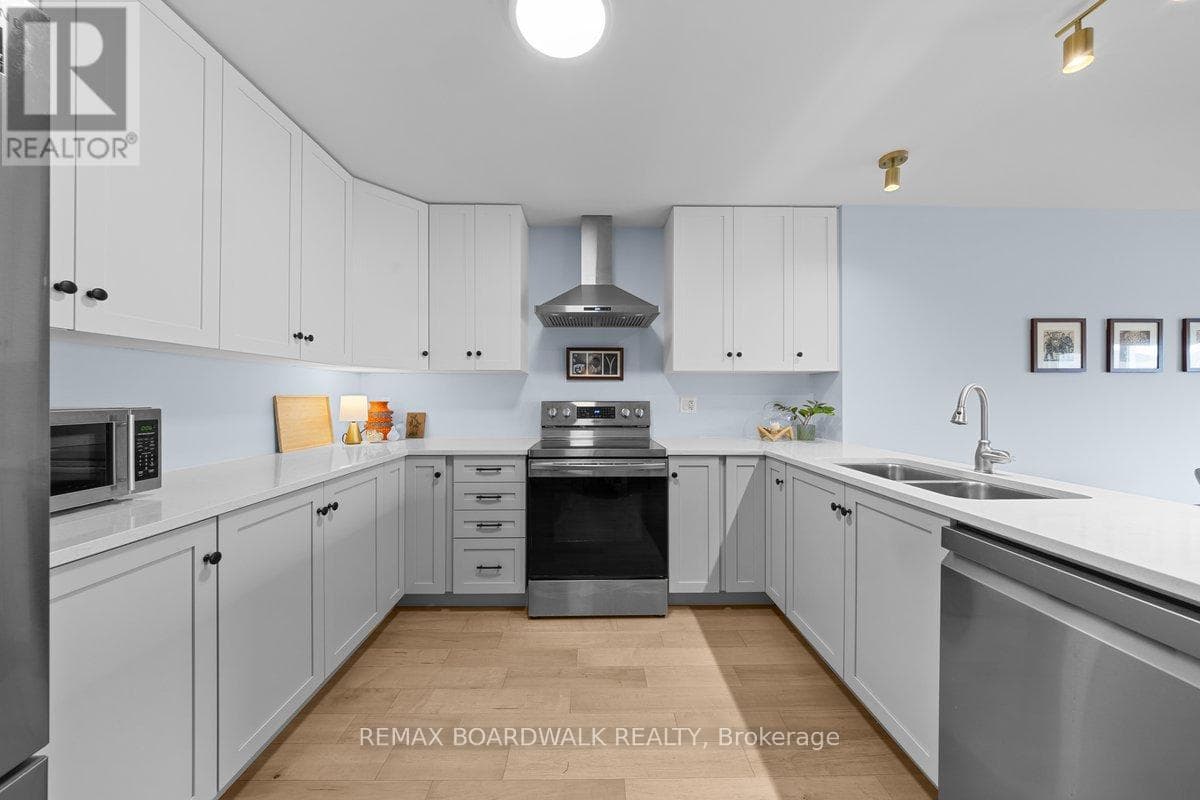 823 REAUME STREET photo 4