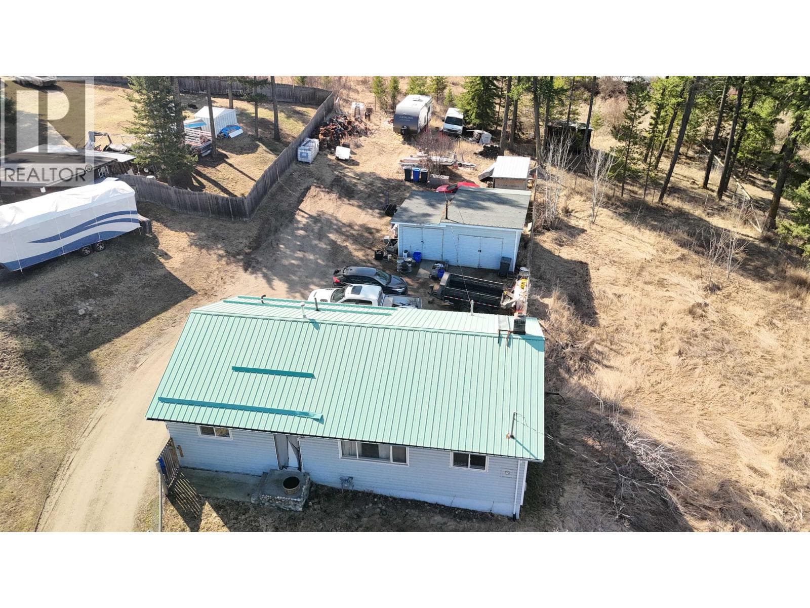 915 DOG CREEK ROAD photo 3