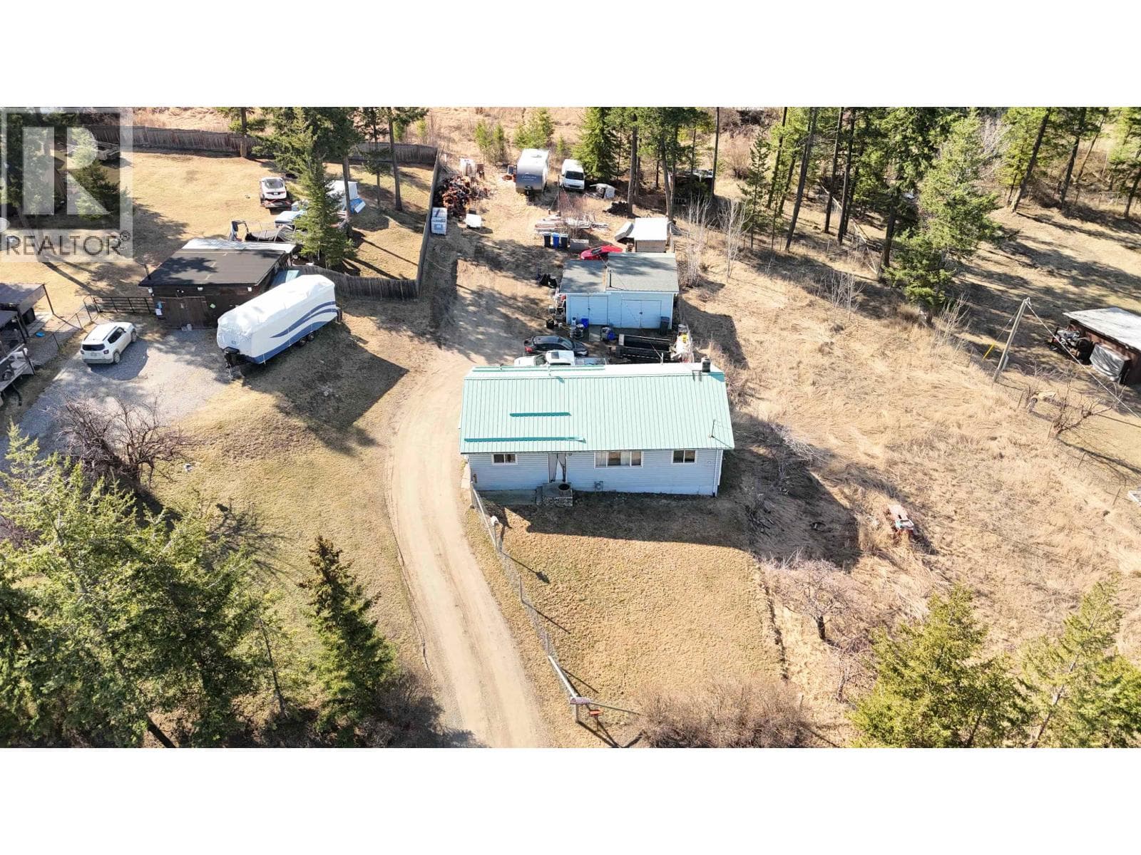 915 DOG CREEK ROAD photo 4