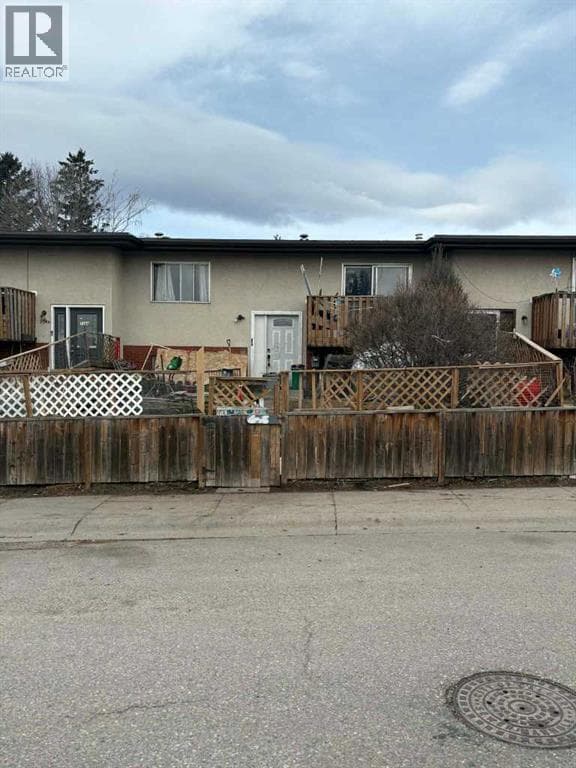 716B Raynard Crescent SE photo 3