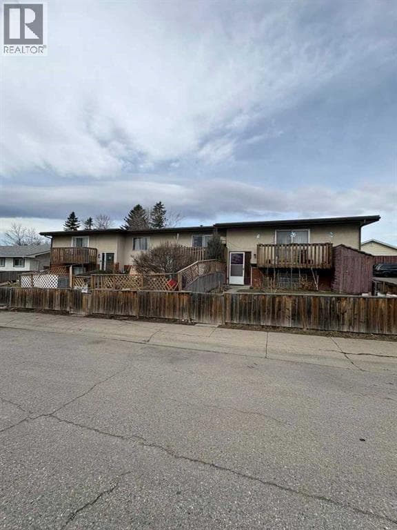 716B Raynard Crescent SE photo 4